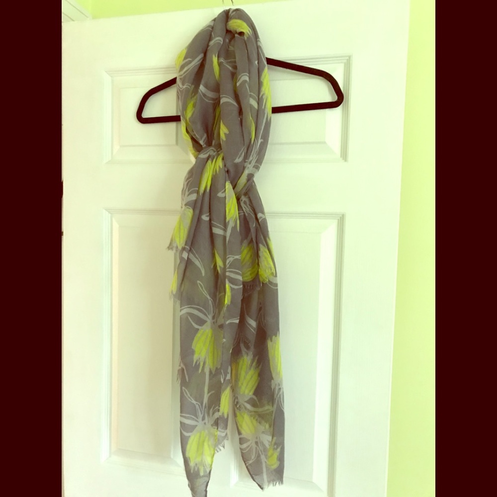 Grey/yellow-green scarf or sarong
